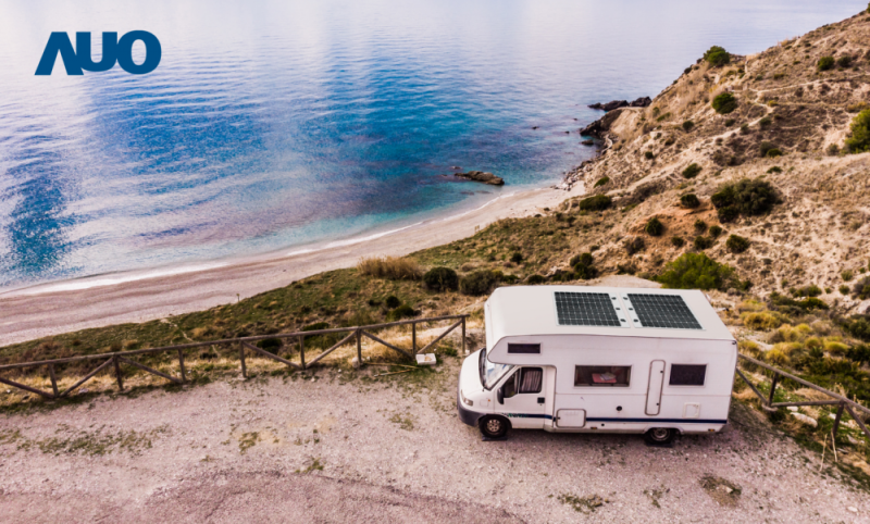 「可撓輕量化太陽光電板SunCurva」使用輕量特殊耐候型複合板取代傳統太陽能板的玻璃前板，不僅降低70%重量，每米平方僅3Kg；具有抗衝擊性能及通過電磁相容性測試，可應用於交通運輸工具，如露營車、遊艇等